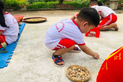 TRƯỜNG MẦM NON HẢI GIANG XÂY DỰNG TRƯỜNG MẦM NON LẤY TRẺ LÀM TRUNG TÂM