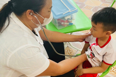 KHÁM SỨC KHỎE ĐỊNH KỲ CHO CÁC BÉ TRƯỜNG MẦM NON HẢI GIANG NĂM HỌC 2024-2025
